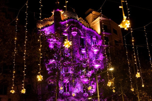 Barcelona,,Spain.,11,,27,,2021.,Casa,Batlló,Bathed,In,Purple
